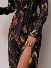 Vestido camisero de manga larga con cinturón y botones estampados